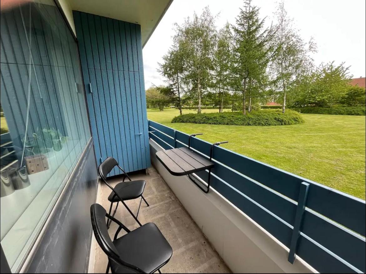 Nyrenoveret Lejlighed Med Balkon Og Parkering Esbjerg Eksteriør billede