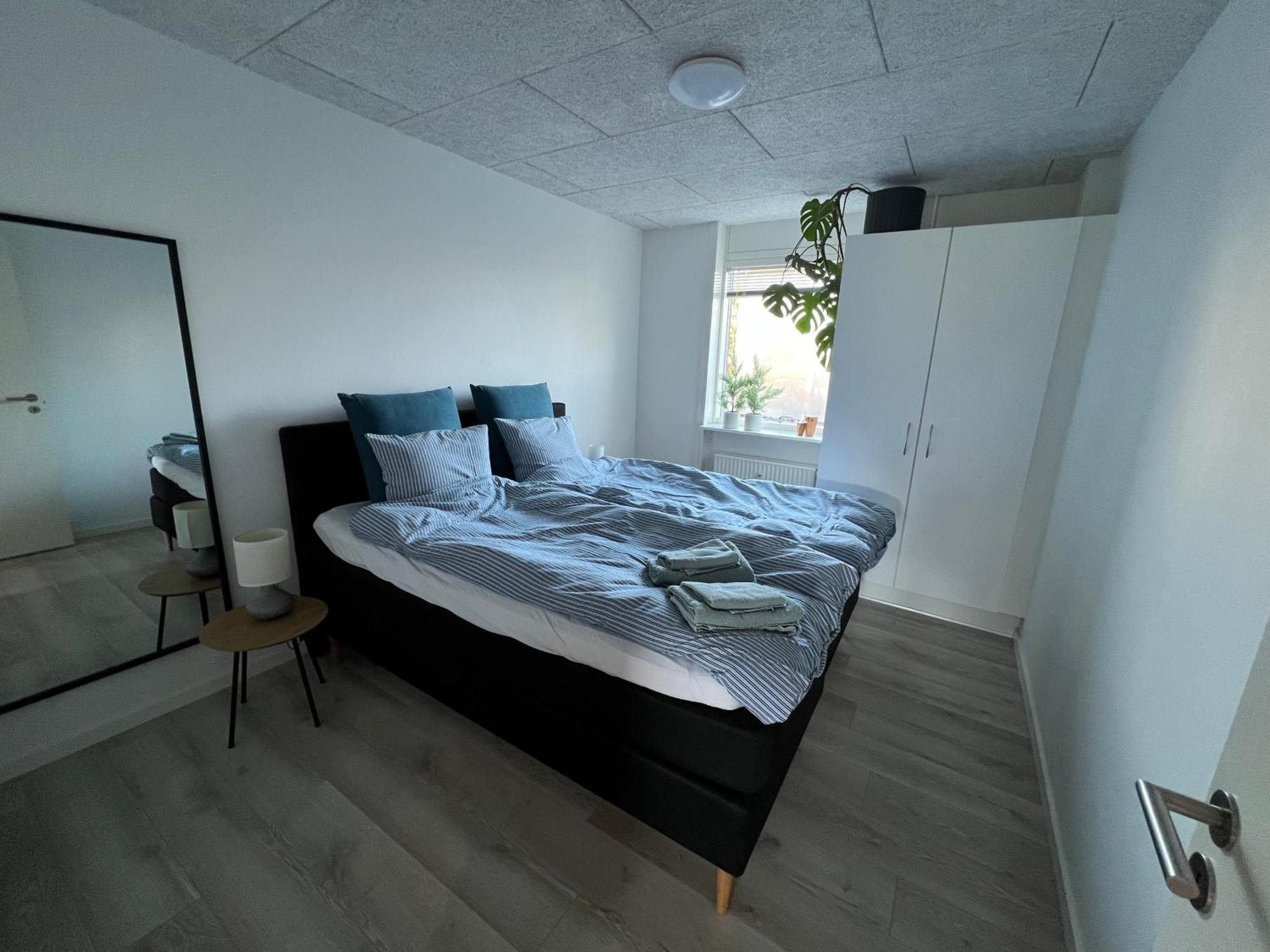 Nyrenoveret Lejlighed Med Balkon Og Parkering Esbjerg Eksteriør billede