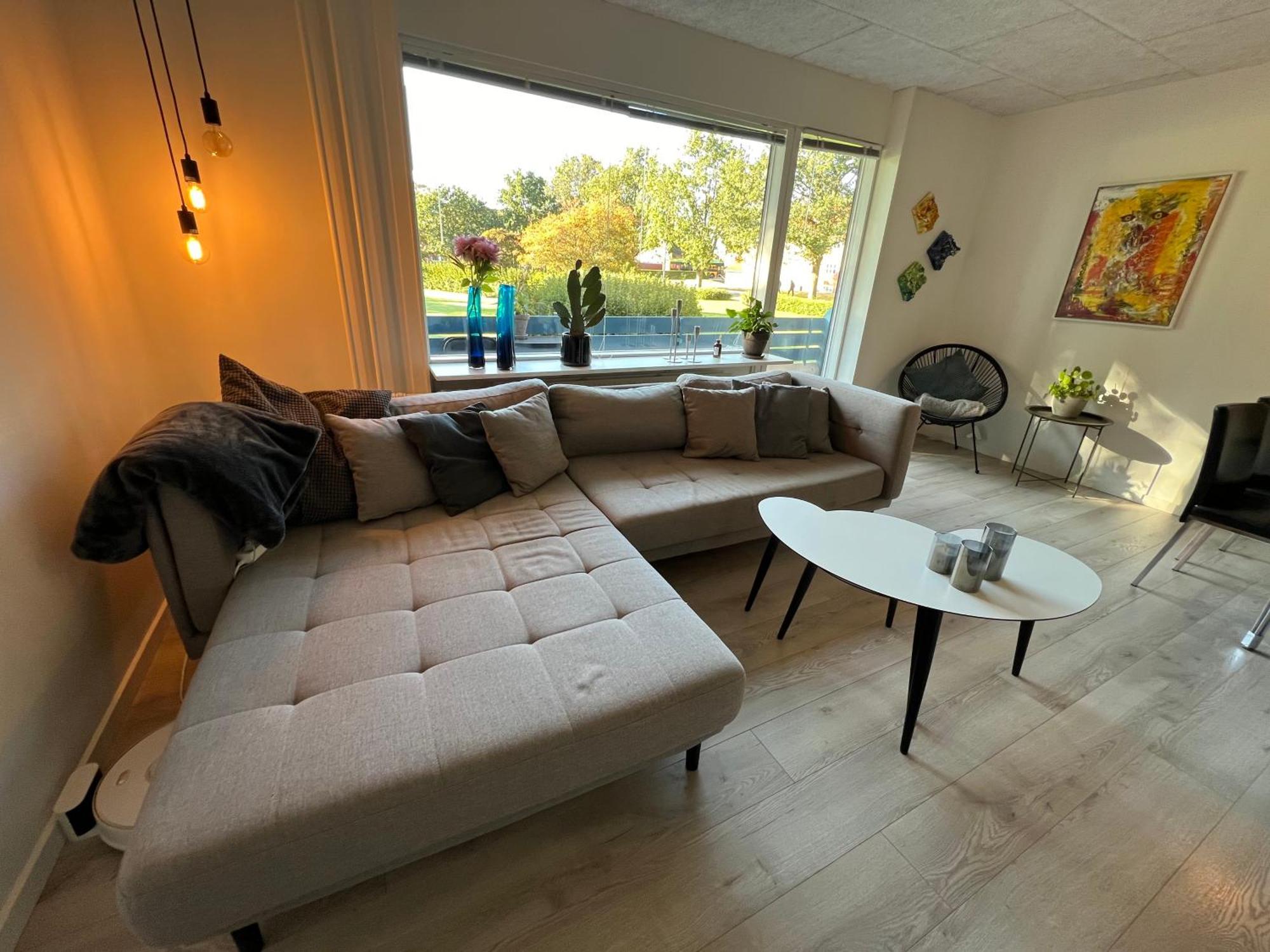 Nyrenoveret Lejlighed Med Balkon Og Parkering Esbjerg Eksteriør billede